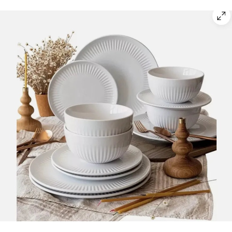 11 PIECE White Porcelain Dinnerware Set, Plates & Bowls