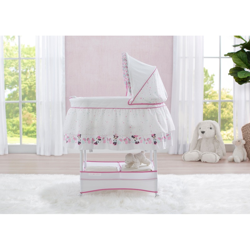 Minnie Boutique Gliding Bassinet