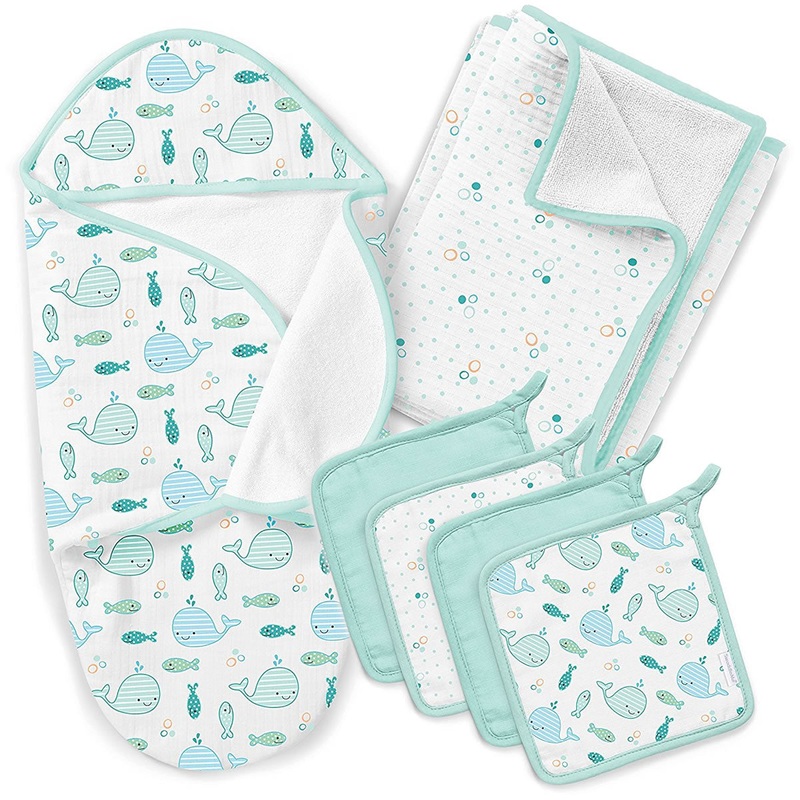 Summer Infant SwaddleMe Baby Bath Gift Set – Striped Whales