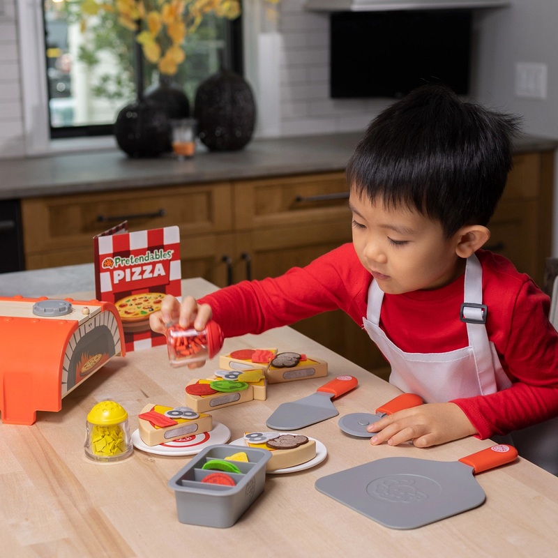 Fat Brain Pretendables Backyard Pizza Oven Set