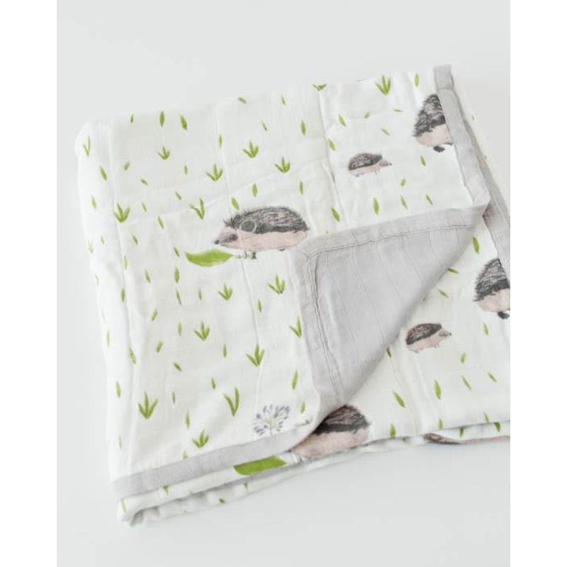 Little Unicorn Deluxe Muslin Quilt – Hedgehog