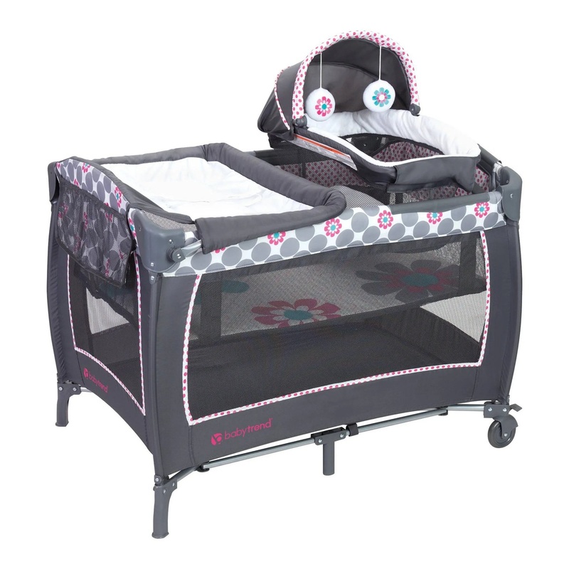 Lil’ Snooze Deluxe II Nursery Center Playard, Daisy Dots