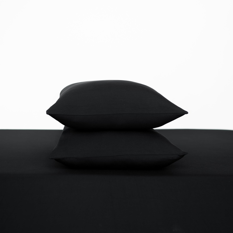 Fitted Sheet with Pillowcases in Midnight