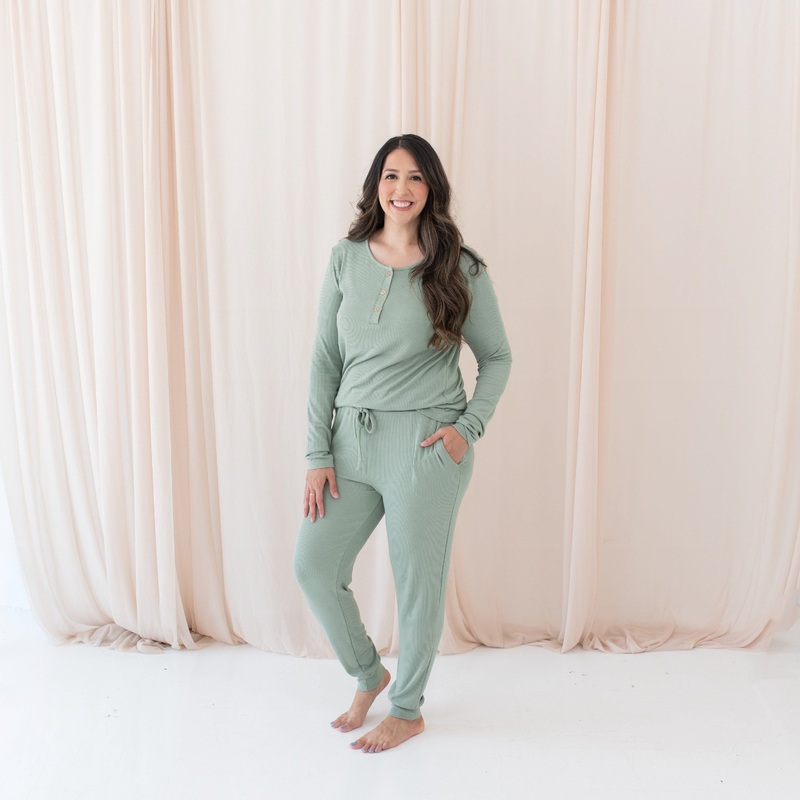 Women’s Ribbed Henley Top in Thyme