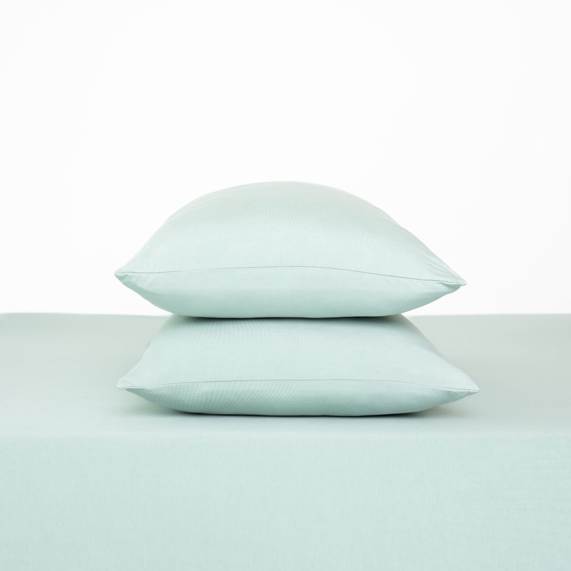 Fitted Sheet with Pillowcases in Sage