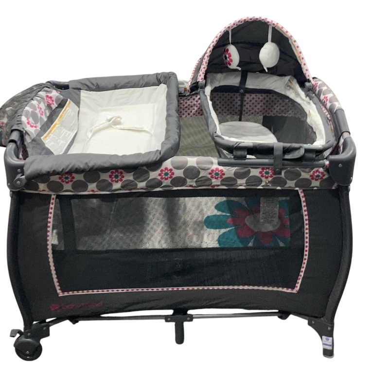 Baby Trend Lil Snooze Deluxe II Nursery Center, Daisy Dots
