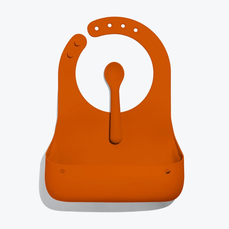 Roll & Go Silicone Bib + Spoon Black